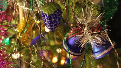 Обои елки, подарки, новый год, праздник, композиция, красный картинки на рабочий  стол, фото скачать бесплатно