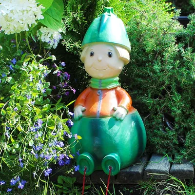 Купить декоративную уличную фигуру для сада «Гном с грибами» высотой 37  сантиметров