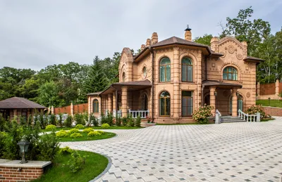 Фото красивых домов и коттеджей с садом - подборка