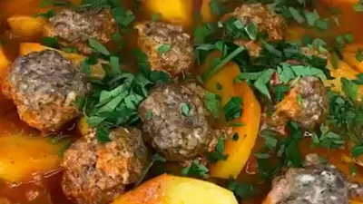 Ужин из картошки и мяса на одной сковороде