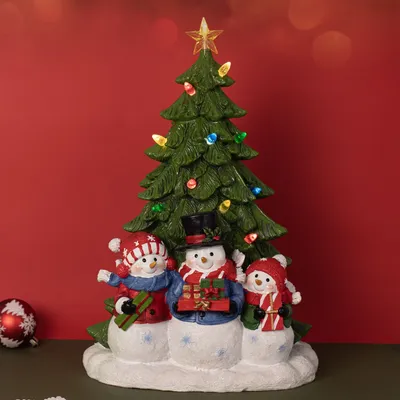 Обезьянка около елки в новогоднем …» — создано в Шедевруме