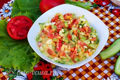 Салат из помидоров и огурцов с чесноком - рецепт с фотографиями - Patee.  Рецепты
