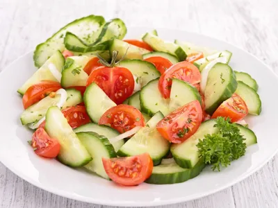 Салат из яиц, огурцов и помидоров рецепт с фото – пошаговое приготовление  салата из яиц и овощей