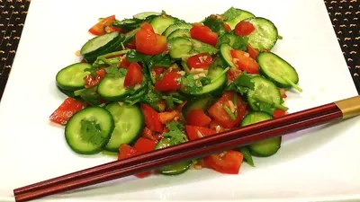 Китайский салат из огурцов и помидоров - YouTube