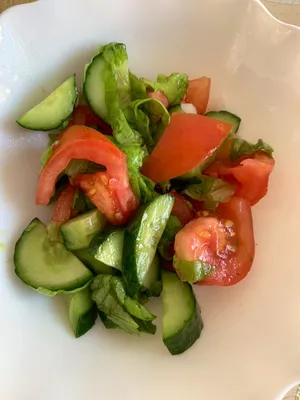 Салат из помидоров, перца и огурцов - 5 пошаговых фото в рецепте