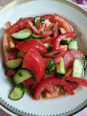 Салат из помидоров и огурцов - рецепт автора Виталий