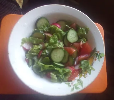 Быстрый маринованный салат из помидоров и огурцов | рецепт пошагово, фото,  отзывы