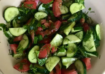 Салат из помидоров, огурцов с маринованной брынзой или фетой - пошаговый  рецепт с фото на Готовим дома