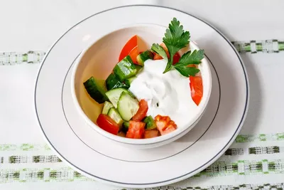 Рецепт: Салат из помидоров, огурца и листья салата | Вкусный и быстрый салат
