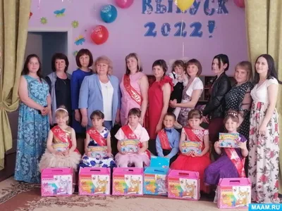 Именные значки на выпускной в детский сад \"На качелях\"