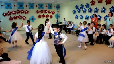 Выход детей на выпускной \"Радуга\". По вопросам приобретения сценария писать  на адрес dessad80@bk.ru - YouTube