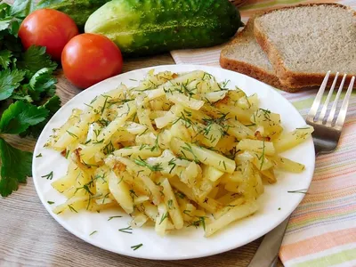 Жареная картошка с луком на сковороде рецепт фото пошагово и видео -  1000.menu