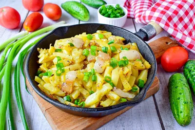 Жареная картошка с салом и луком на сковороде рецепт с фото пошагово -  1000.menu