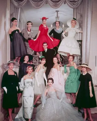 Легендарное платье сафари Saint Laurent перевыпустили спустя более 50 лет |  BURO.