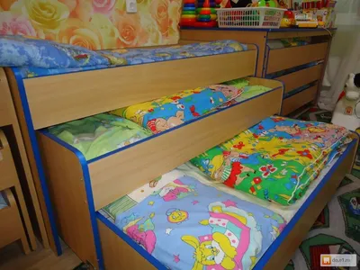 В вашем детском саду трехэтажные кровати и двухэтажные кабинки? Только  никому не говорите! | Просто Марина | Дзен