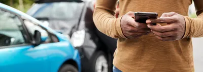 дети водят машину. зеленый детский автомобиль. мальчик и девочка.  автомобиль-игрушка. с двигателем. хороший пассажир авто. педаль Иллюстрация  вектора - иллюстрации насчитывающей машина, конструкция: 224197293