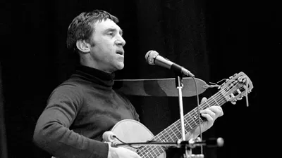 Перевод и текст песни Пыяла от АИГЕЛ, которая рвёт мировые чарты Apple  Music. Про что она?