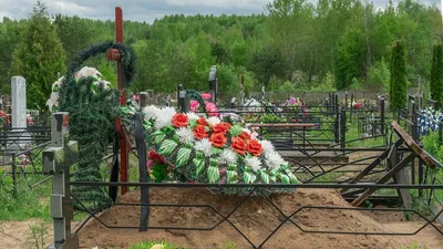 Какие цветы купить на похороны мужчине, женщине? Статьи интернет-магазина  VenkiRitual, г. Москва