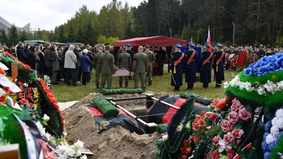 В Москве на Троекуровском кладбище прощаются с Пухляшом: Дмитрия Красилова  похоронят в Заринске в Алтайском крае, что известно, фото и видео прощания,  туда пришел NILETTO, Dabro - 22 декабря 2023 - НГС