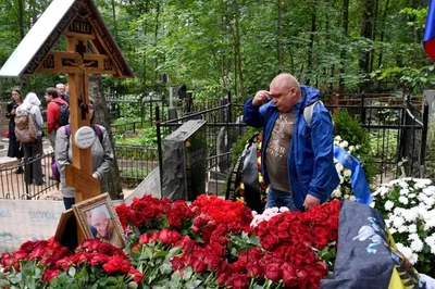 Ритуальные ВЕНКИ из живых цветов на похороны в КИЕВЕ