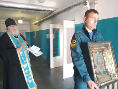 Дизайнерские календари календари на трех металлических гребнях. Красивые  пейзажи с православной тематикой, православные иконы. В дополнение к этому  цветные фоны вокруг календарных блоков, которые сочетаются с топами по  дизайну и цветовой палитре.