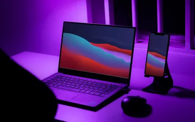 Скачать 1280x800 ноутбук, телефон, рабочий стол, неон, фиолетовый обои,  картинки 16:10