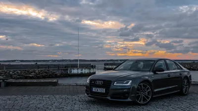 Чёрный Audi a6 на загородной дороге - обои на рабочий стол