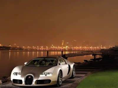 Скачать фотообои для рабочего стола: White, Белая машина Bugatti, car,  wallpaper, скачать фото обои на рабочий стол