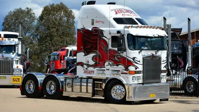 Картинки freightliner, грузовик, тягач, дорога, фура, сша, скорость,  трасса, вантажівка, червоний колір, ранок, світанок - обои 1280x1024,  картинка №185759
