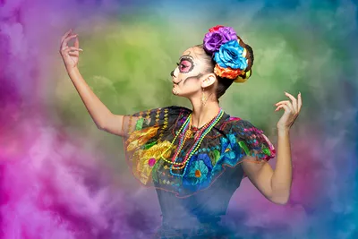 Обои для рабочего стола мейкап Day of the Dead молодая женщина рука