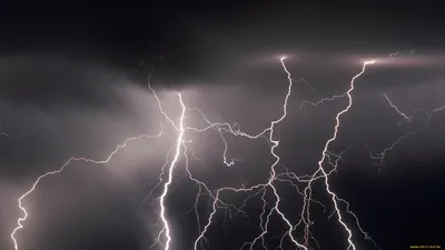 Картинки природа, ночь, красиво, гроза, циклон, молнии, молния, 1000000000  вольт, 400000 а, небо, тучи, море, скалы - обои 1920x1080, картинка №107952
