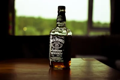 Обои на рабочий стол Девушка с джойстиком пьет через трубочку виски Jack  Daniels из бутылки, by Ehsan Taheri, обои для рабочего стола, скачать обои,  обои бесплатно