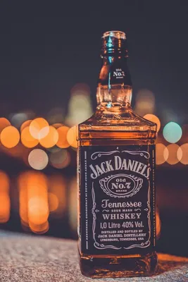 Люстра из массива сосны, водопроводных труб и бутылок Jack Daniels в  интернет-магазине Ярмарка Мастеров по цене 20000 ₽ – MTXFARU | Люстры,  Санкт-Петербург - доставка по России