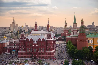 Обои на рабочий стол Московский Кремль в пасмурную погоду, обои для рабочего  стола, скачать обои, обои бесплатно