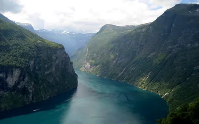 Обои на рабочий стол Живописное горное озеро 'Фьорд Йольстер', Норвегия /  Fiord Iolster, Norway, обои для рабочего стола, скачать обои, обои бесплатно