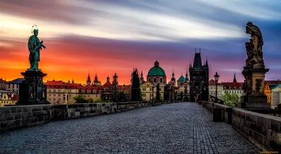 Обои Prague, Czech Republic Города Прага (Чехия), обои для рабочего стола,  фотографии prague, czech republic, города, прага , Чехия, набережная,  czech, republic, теплоход, ночной, город, прага, река, влтава, карлов,  мост, charles, bridge,