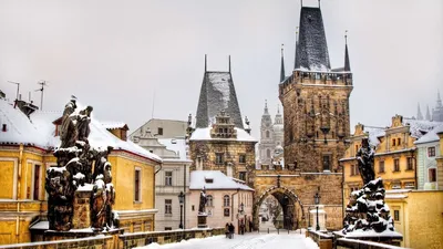 Обои прага, чехия, зима, здания, люди картинки на рабочий стол, фото  скачать бесплатно