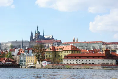 Обои на рабочий стол Вид на вечернюю Прагу со стороны Карлова моста, Чехия  / Prague, Czech Republic, обои для рабочего стола, скачать обои, обои  бесплатно