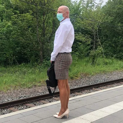 Стиль минимализм в одежде — мода для женщин и мужчин, украшения, вещи,  фотосессия