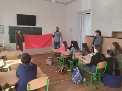 Фашизм не пройдет\". Как \"Бессмертный полк\" прошел по Берлину без гимнов и  георгиевских лент, но с дракой - фотогалерея Спектр