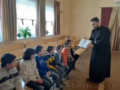 Крест и библия на черном фоне тканей Стоковое Изображение - изображение  насчитывающей подпора, людск: 174027981