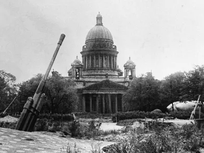 Улица жизни\": в Петербурге воссоздали атмосферу блокадного Ленинграда — РБК