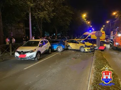 Ночное ДТП в Новом Уренгое превратило BMW в груду металла | Ямал-Медиа