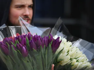 Рисунки юных художников украсили Находку к 8 марта | 06.03.2021 | Находка -  БезФормата