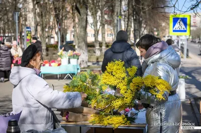 8 марта! С праздником, девчата!»