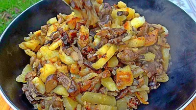Бюджетных казан кебаб - это просто вкуснятина! Жареная картошка с грибами в  казане на костре. - YouTube