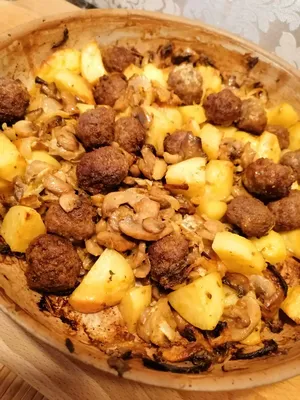 Картошка с грибами в сметане в духовке рецепт с фото пошагово - 1000.menu