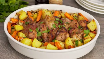 Картошка с овощами и мясом в духовке - рецепт приготовления с фото и видео