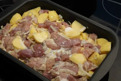 Свинина с картошкой и майонезом в духовке - 9 пошаговых фото в рецепте