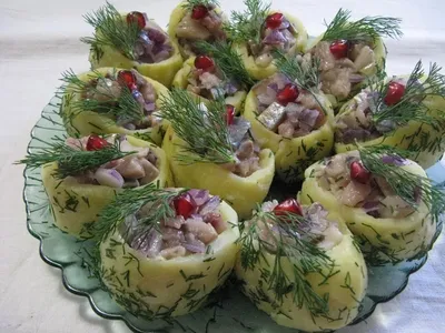 Селедка с картофелем и маринованным луком